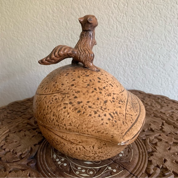 Vintage Kay Kinney Signed MCM Ceramic Squirrel And Almond Candy Dish with Lid - Picture 8 of 12